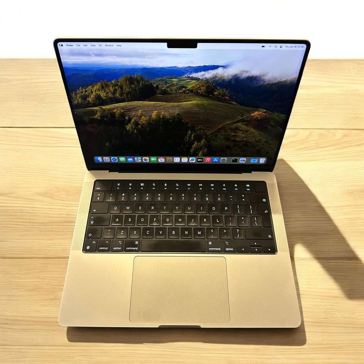 MacBook Pro 14 inch 2021 3.5GHz M1 Pro 16GB RAM 512GB SSD Space Grey Mint