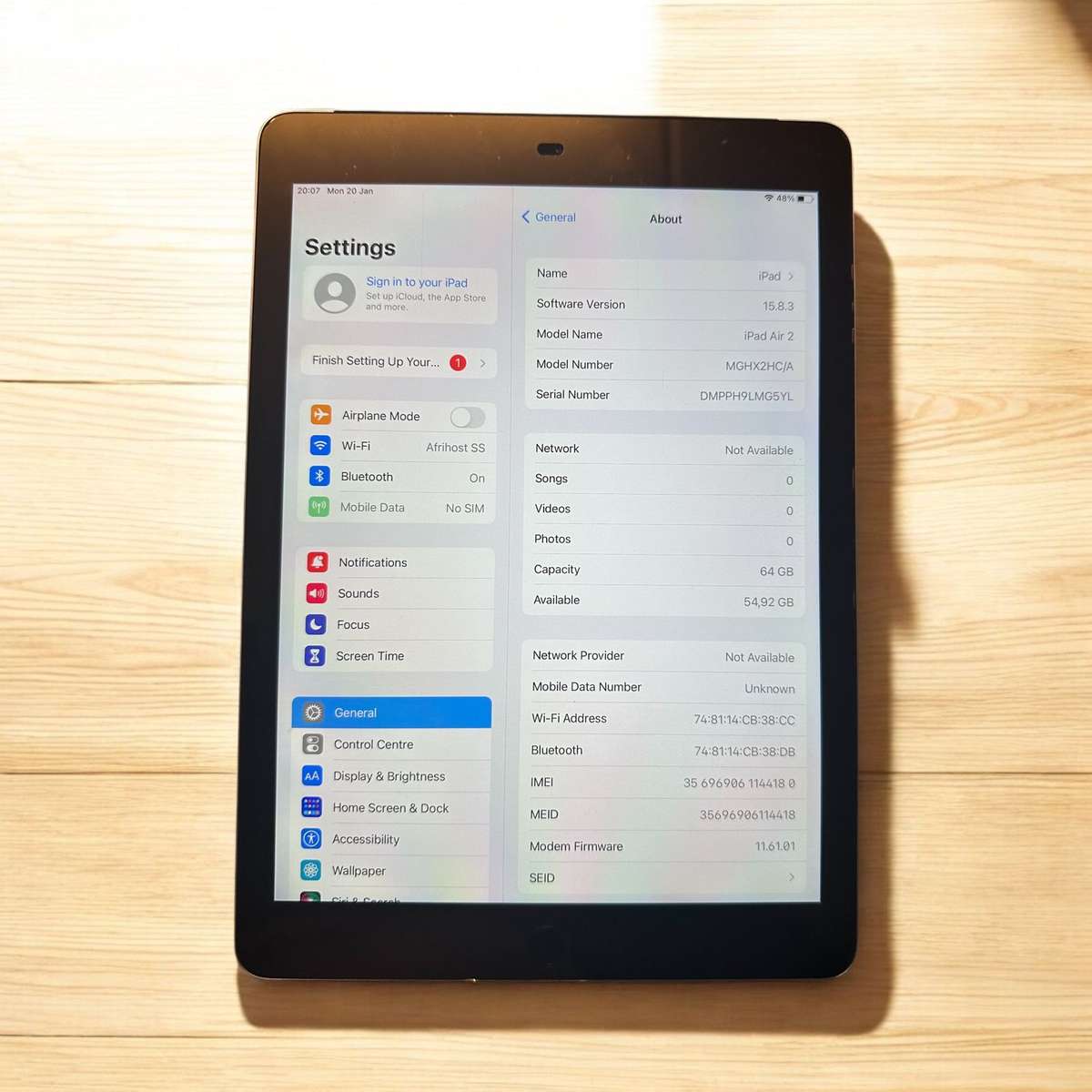 IPAD AIR 2 WIFI & 4G 64GB  A1567 MINT CONDITION