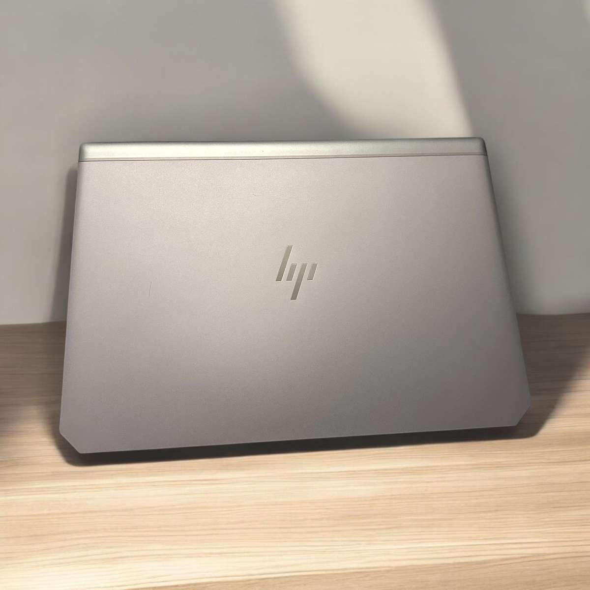 HP ZBook 15 G5    Core i7-8750H / 15.6 FHD / 32GB RAM / 512GBSSD NVIDIA QUADRO P1000 MINT