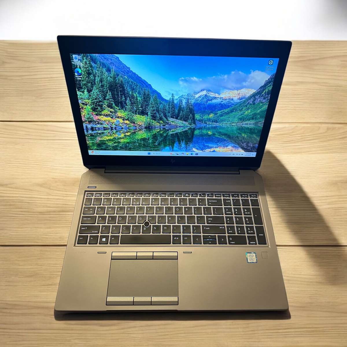 HP ZBook 15 G5    Core i7-8750H / 15.6 FHD / 32GB RAM / 512GBSSD NVIDIA QUADRO P1000 MINT