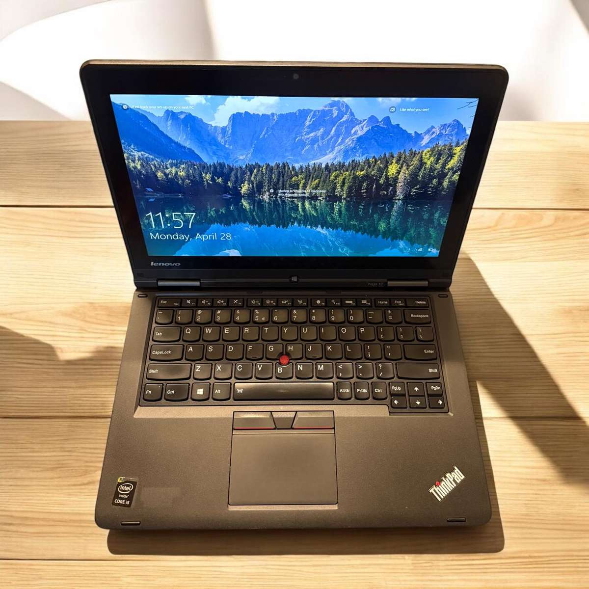 Lenovo IdeaPad Yoga 12 - 13.3` TouchScreen,  Intel i5-5200U@2.2ghz, 8gb ram, 128gb ssd