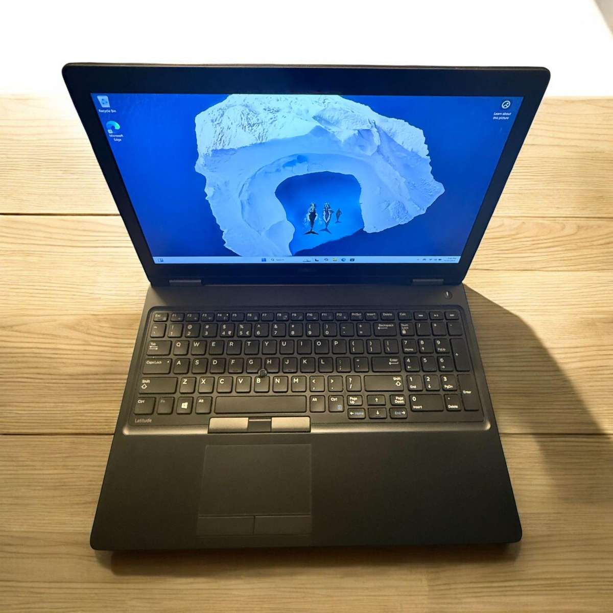 Dell Latitude 5580 Core i7 7th gen, 16gb ram 256gb m.2 ssd 15.6`fhd Display lte Nvidia Geforce 930mx