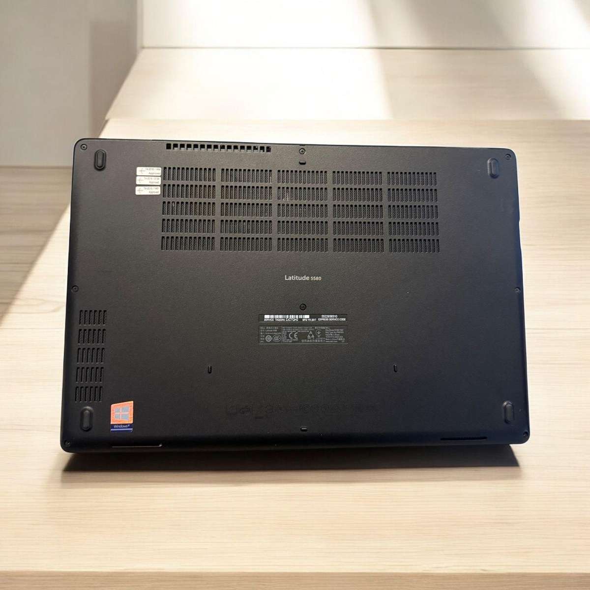 Dell Latitude 5580 Core i7 7th gen, 16gb ram 256gb m.2 ssd 15.6`fhd Display lte Nvidia Geforce 930mx