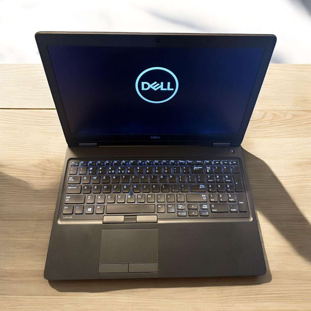 Dell Latitude 5580 Core i7 7th gen, 16gb ram 256gb m.2 ssd 15.6`fhd Display lte Nvidia Geforce 930mx