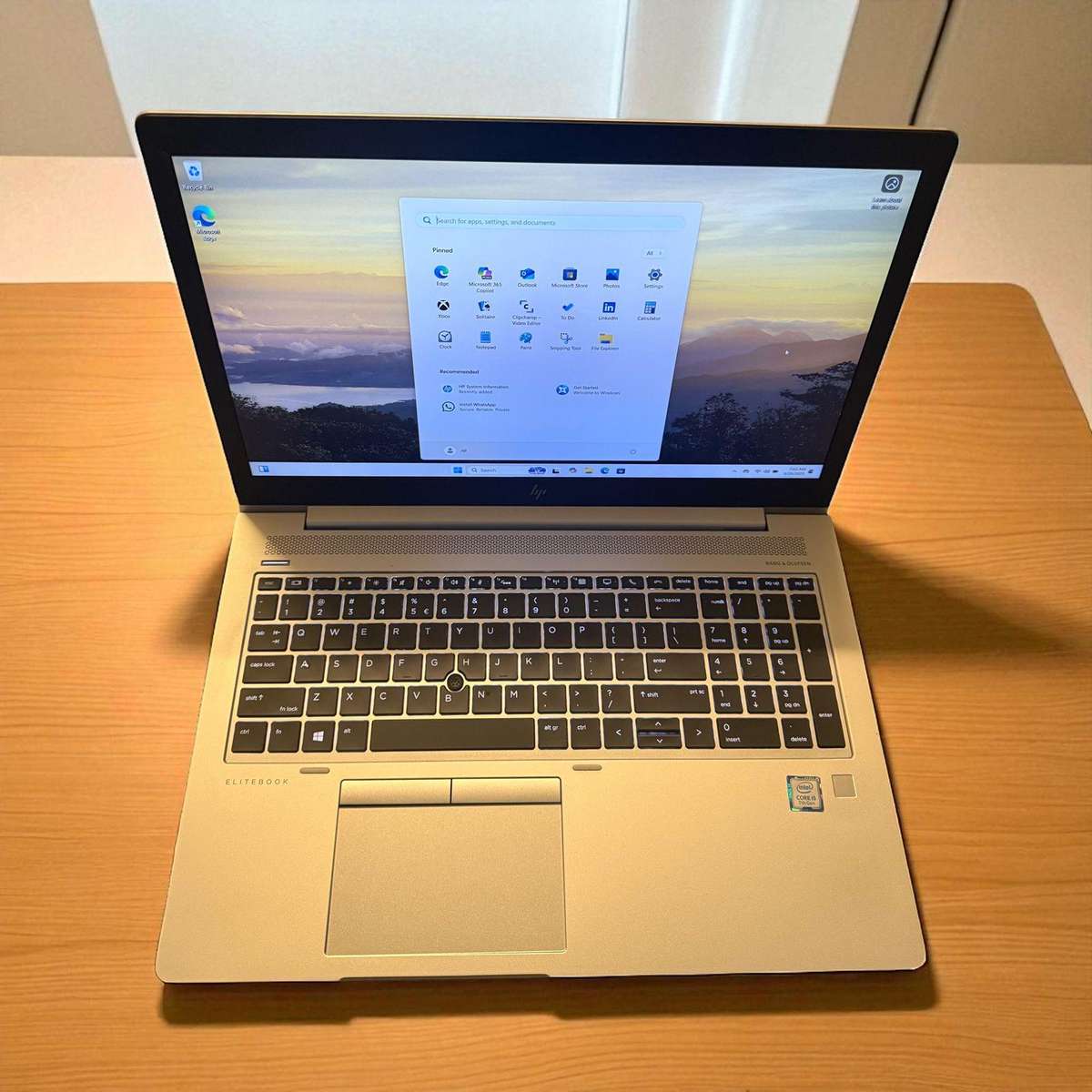HP EliteBook 850 G5 Lte  i5 7th gen 8GB ram ,256gbm.2 ssd  15.6`` FHD Display