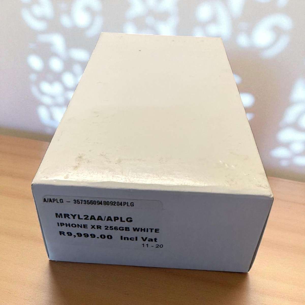 I phone xr 256gb 78% batt health mint