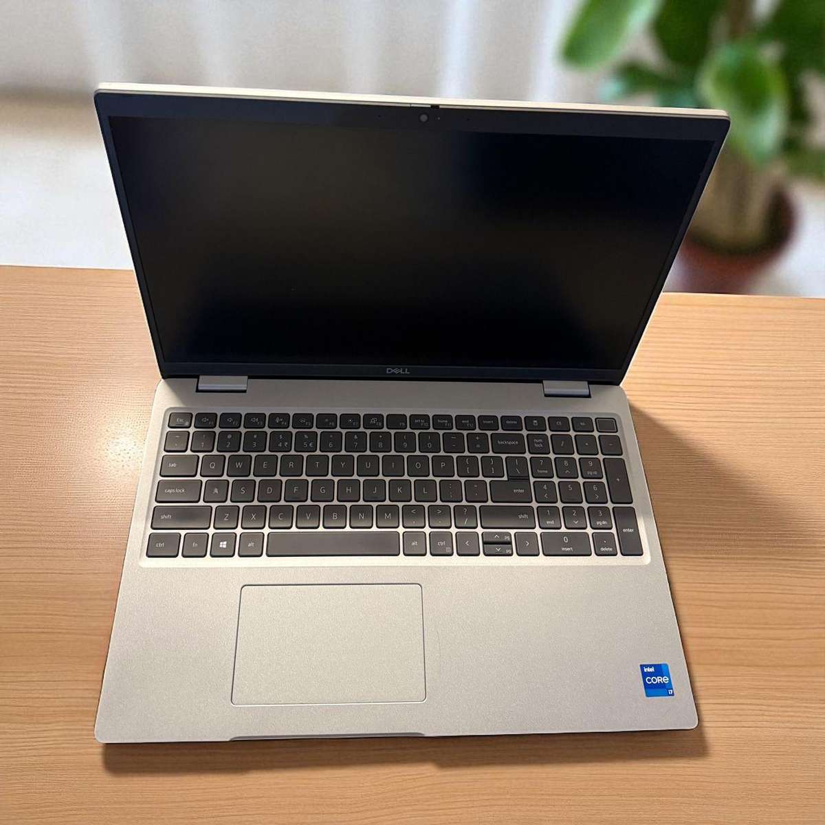 Dell 5520 Intel Iris Xe Graphics i7 11th Gen fhd  Display 16GB Ram 512gbssd Lte