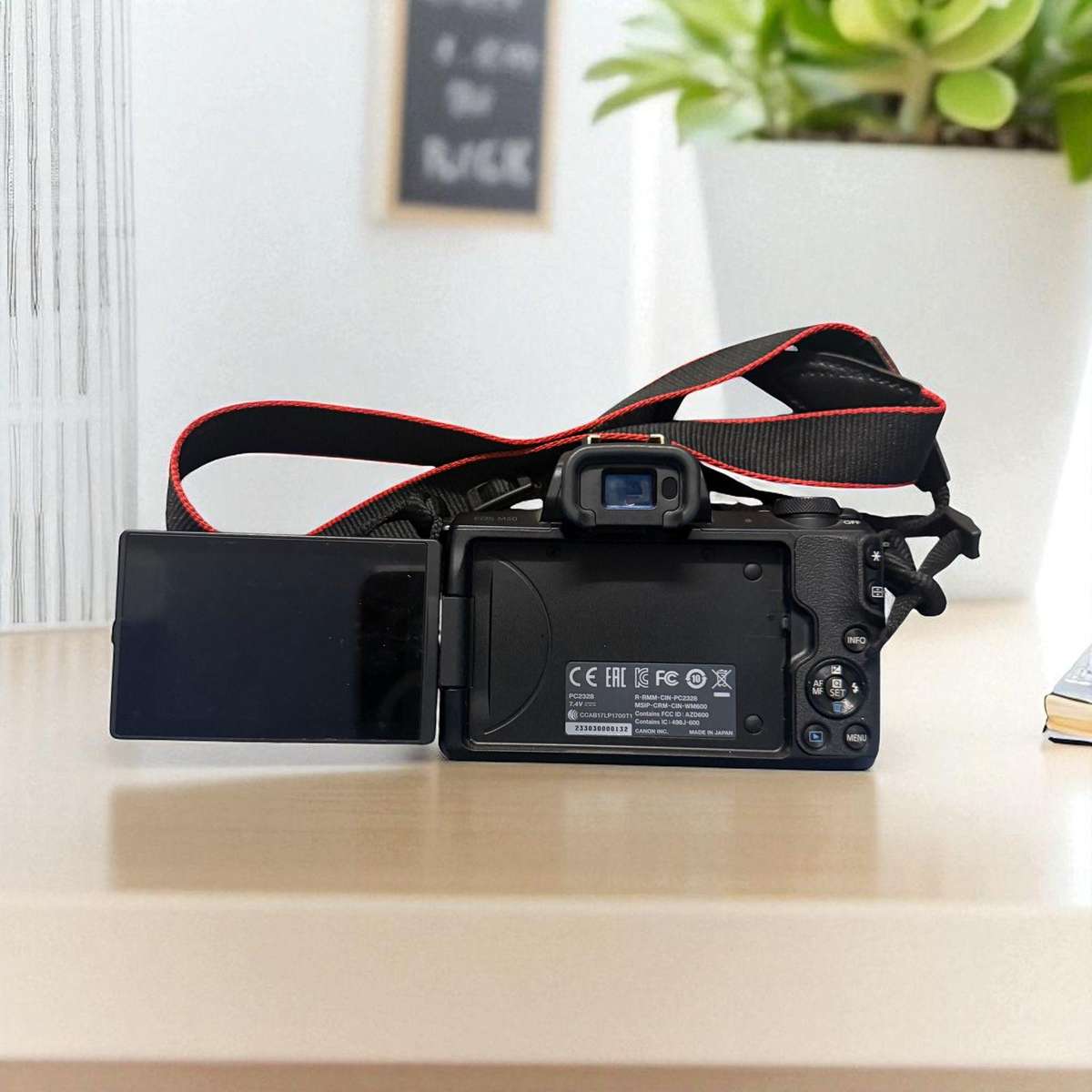 Canon eos m50 ef- m15-45 is stm   Mirrorless 4K Camera Mint  As New