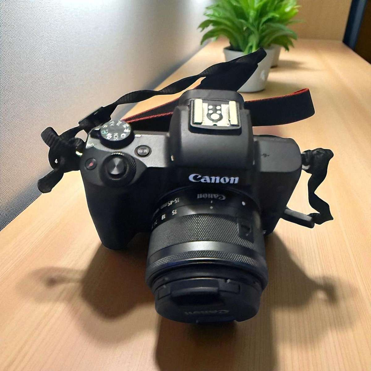 Canon eos m50 ef- m15-45 is stm   Mirrorless 4K Camera Mint  As New