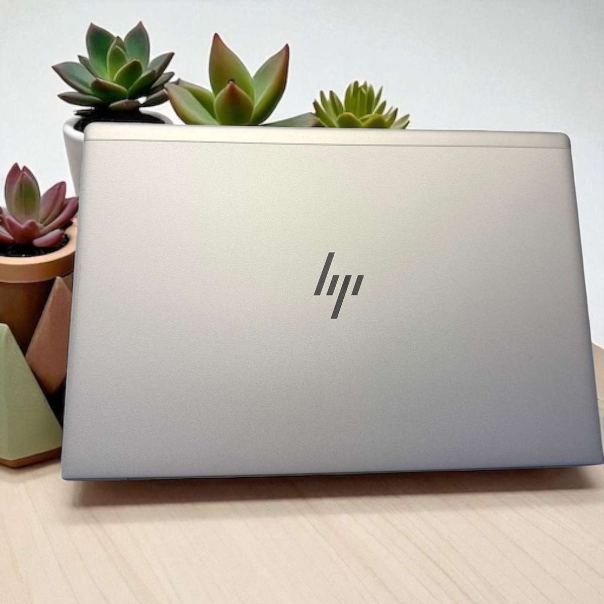 HP EliteBook 850 G5 Base Model Lte  i5 8TH Gen 16GB ram ,256gbm.2 SSD, 15.6`` FHD Display