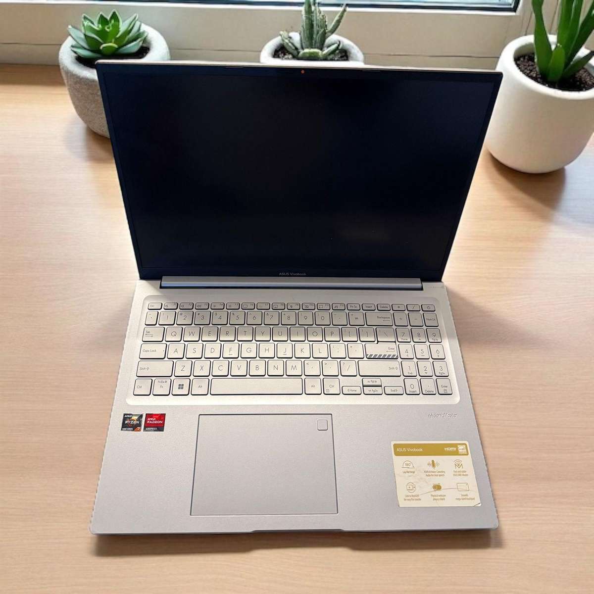 ASUS VivoBook  M1603Q AMD Ryzen 7 24gb ram 1tb ssd Amd Radeon Graphics