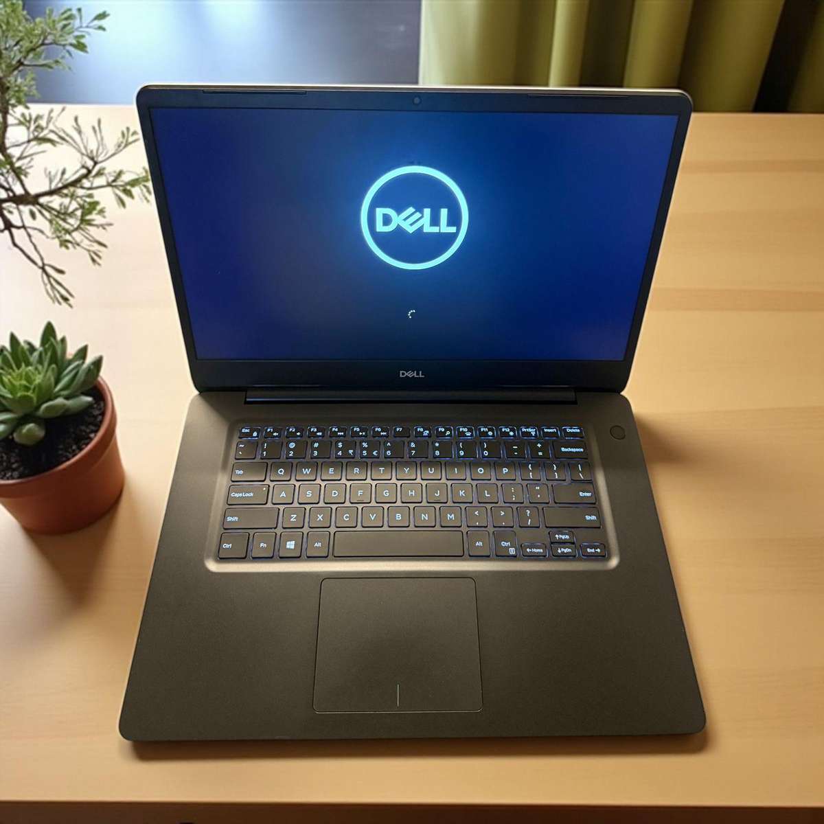 Dell Vostro 5581 8th Gen Intel Core i5-8265U 8gb ram 240gb ssd