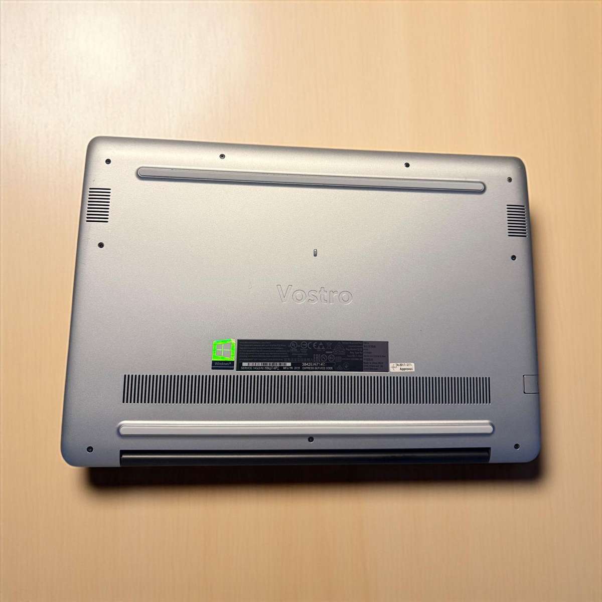 Dell Vostro 5581 8th Gen Intel Core i5-8265U 8gb ram 240gb ssd