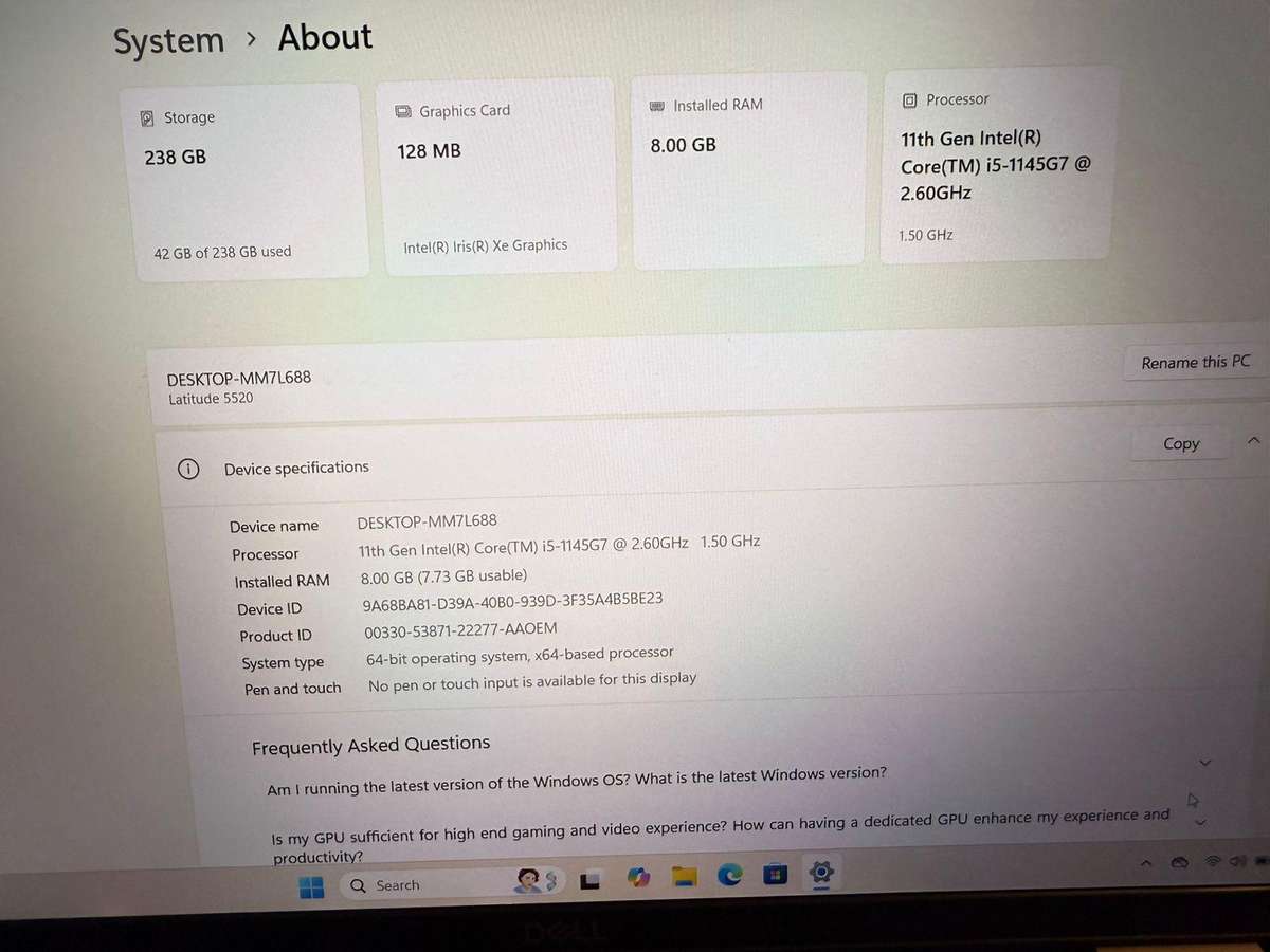 Dell Latitude 5520 Intel Iris Xe Graphics i5, 11th Gen  8GB 256GBssd 15.6''