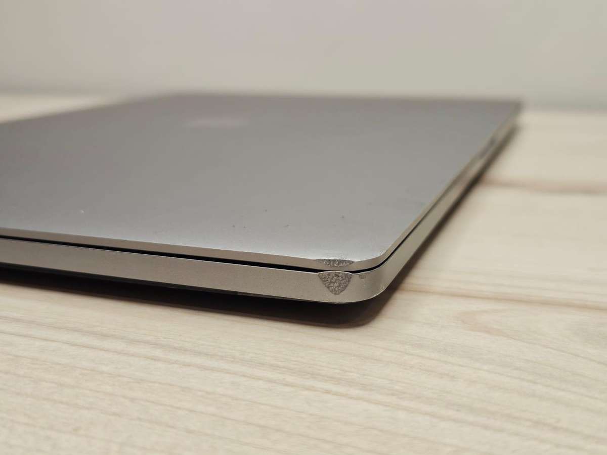 Macbook  Pro 16 inch  2019 touch bar Core i7 16gb ram 500gb ssd new batt