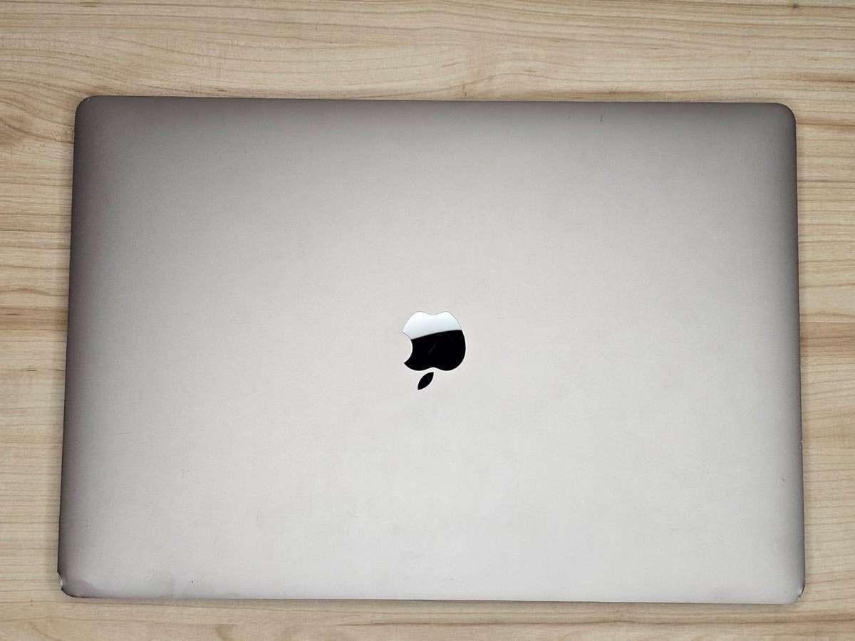 Macbook  Pro 16 inch  2019 touch bar Core i7 16gb ram 500gb ssd new batt