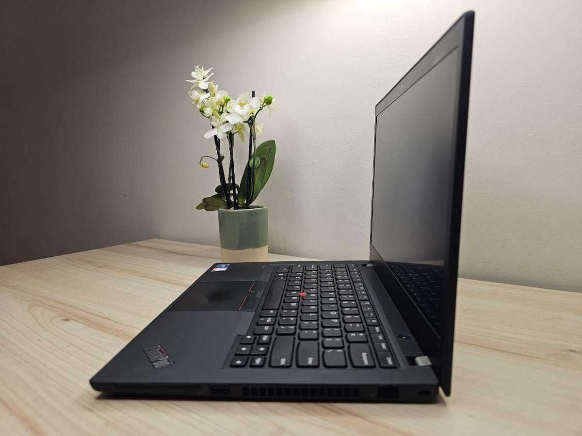 Lenovo thinkpad t14 gen 2 17 11th gen 16gb ram 256gb ssd