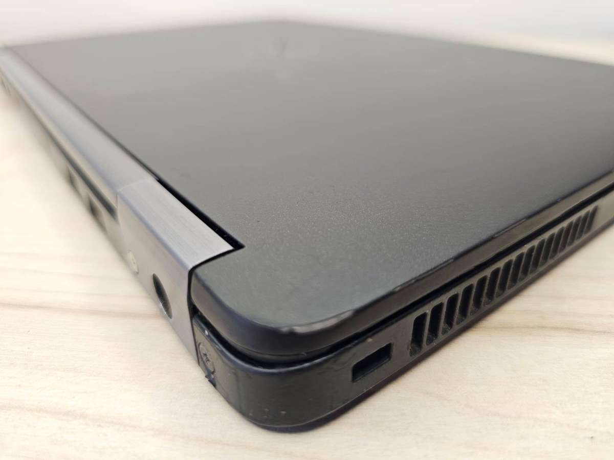 Dell Latitude E7270 lte i5 8th gen 8gb ram 256gb ssd