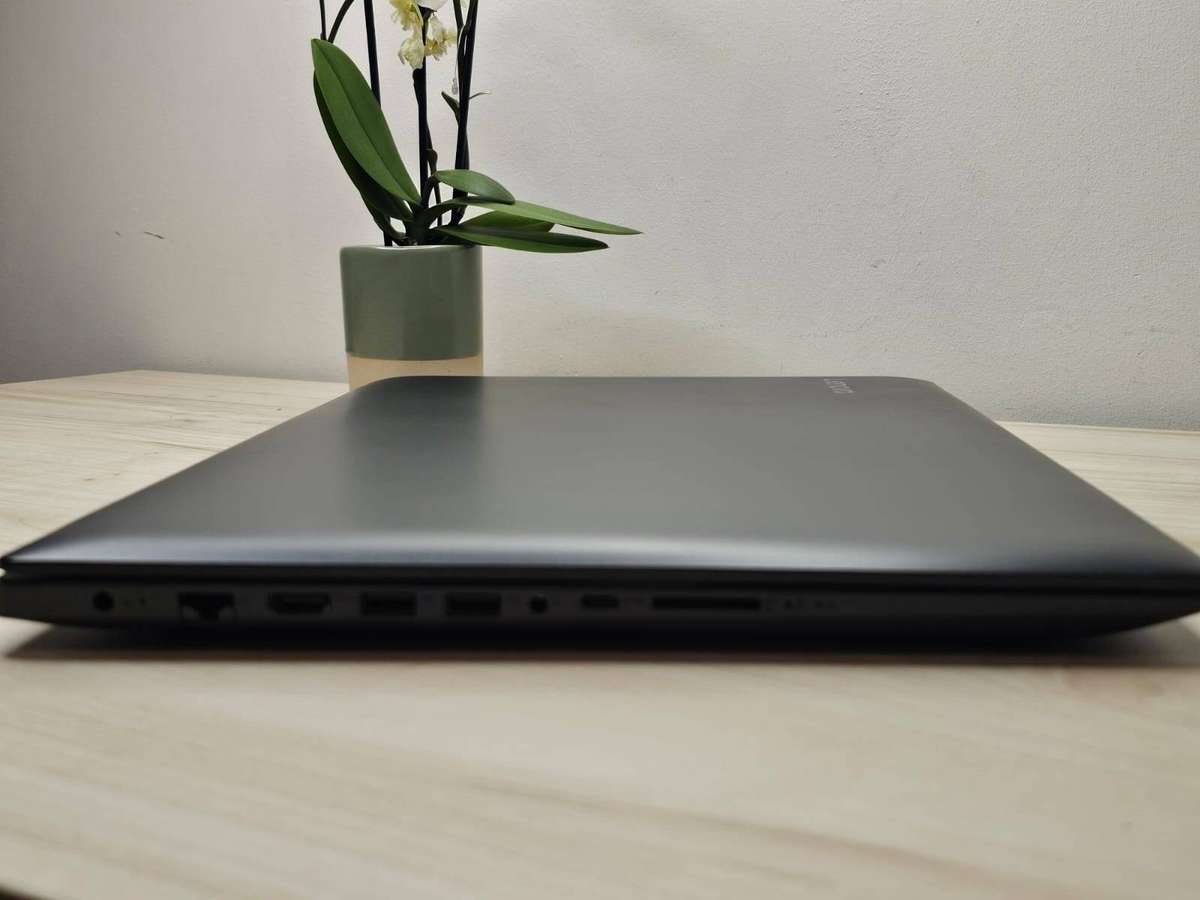 Lenovo ideapad 330 core i7 8th gen 12gb ram 256gb ssd