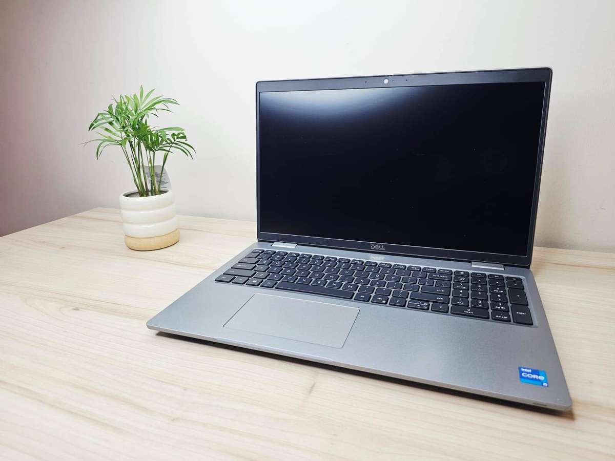 Dell Latitude 5520 Intel Iris Xe Graphics i5, 11th Gen  8GB 256GBssd