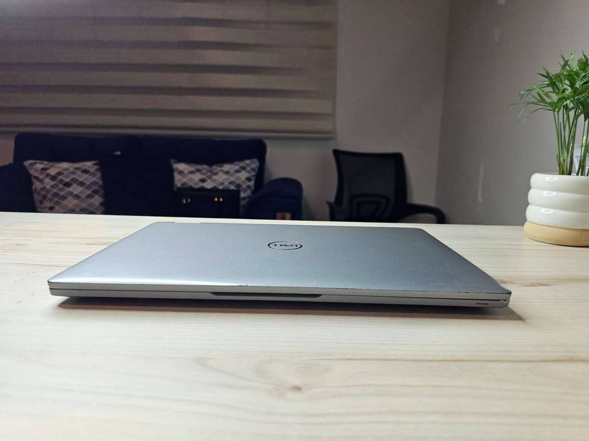 Dell Latitude 5320 i5 1145G7  8GB 256GB SSD  13.3 FHD IPS touch Display