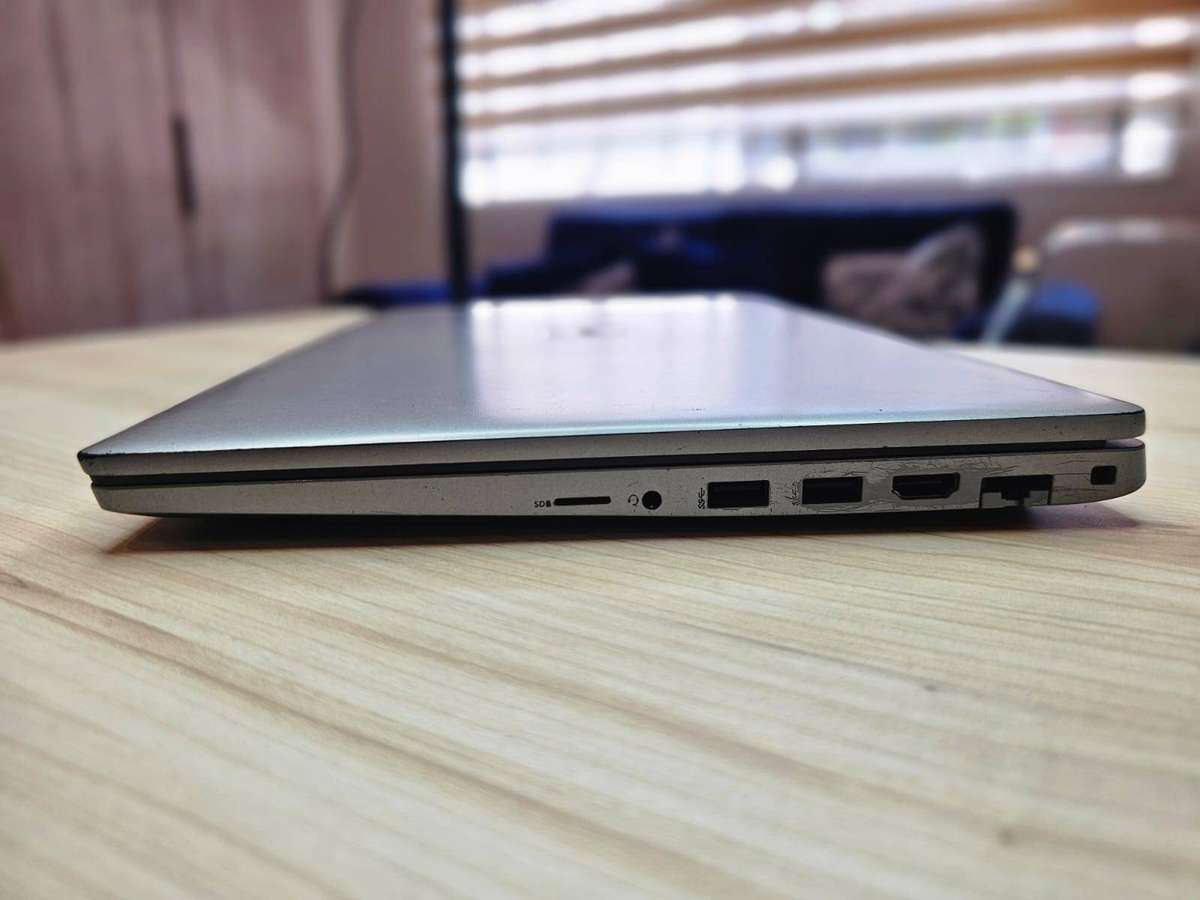 Dell Latitude 5520 Intel Iris Xe Graphics i7 11th Gen  16GB 512GBssd 15.6''