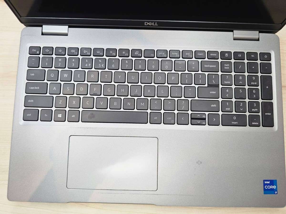 Dell Latitude 5520 Intel Iris Xe Graphics i7 11th Gen  16GB 512GBssd 15.6''