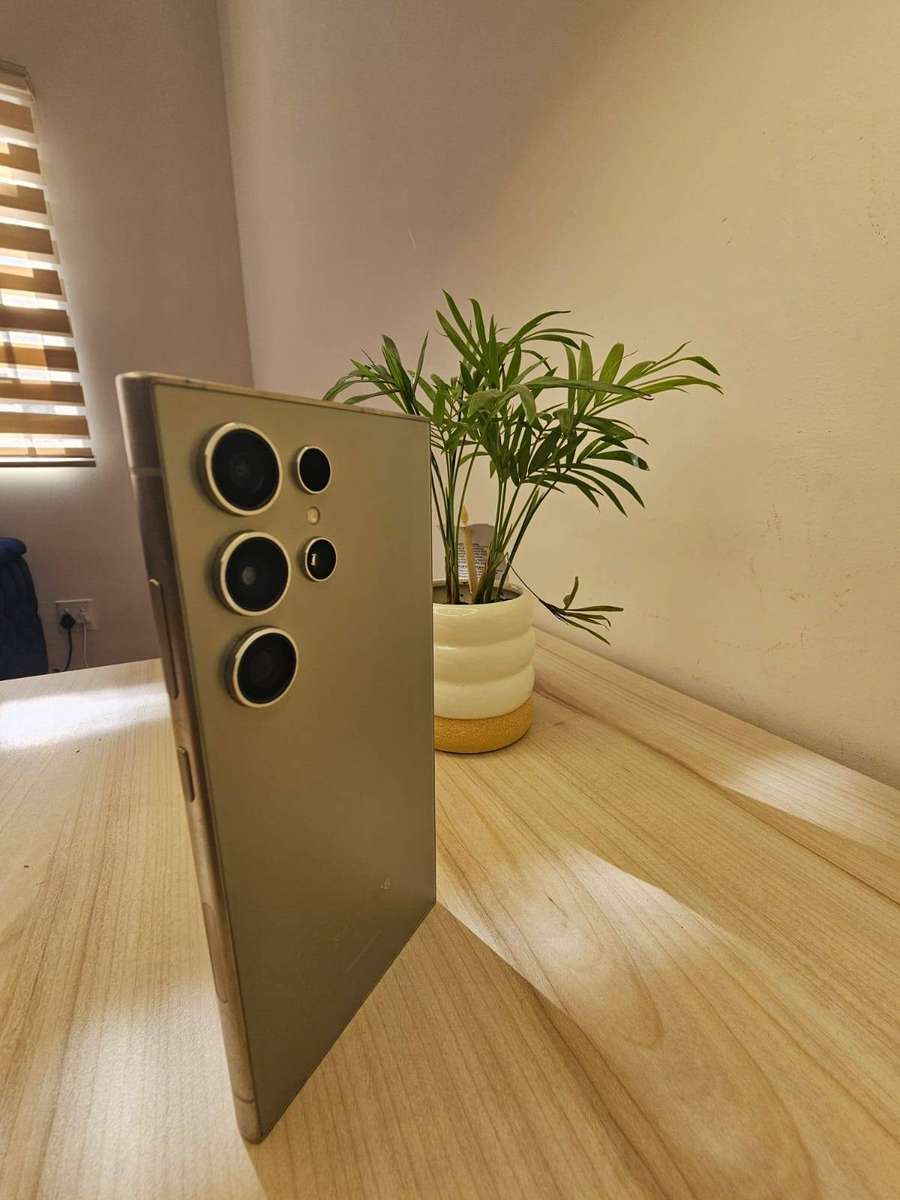 Samsung S24 Ultra 256gb 12gb ram Dual sim Mint