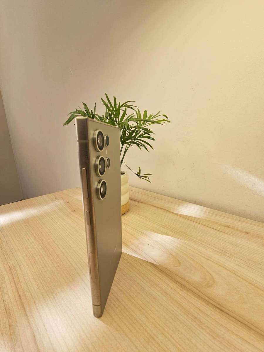 Samsung S24 Ultra 256gb 12gb ram Dual sim Mint