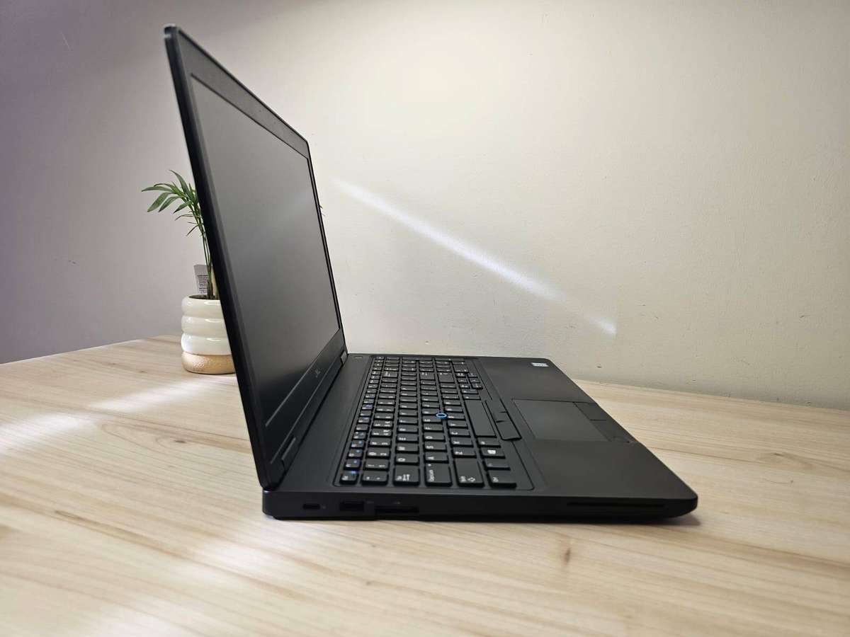 Dell Latitude 5590,8th Gen Intel i7-8650U@1.9GHz, 12gb ram 256gb  ssd  15.6` fhd  Display, LTE