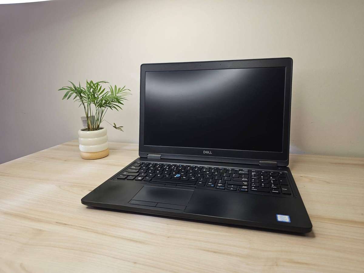 Dell Latitude 5590,8th Gen Intel i7-8650U@1.9GHz, 12gb ram 256gb  ssd  15.6` fhd  Display, LTE