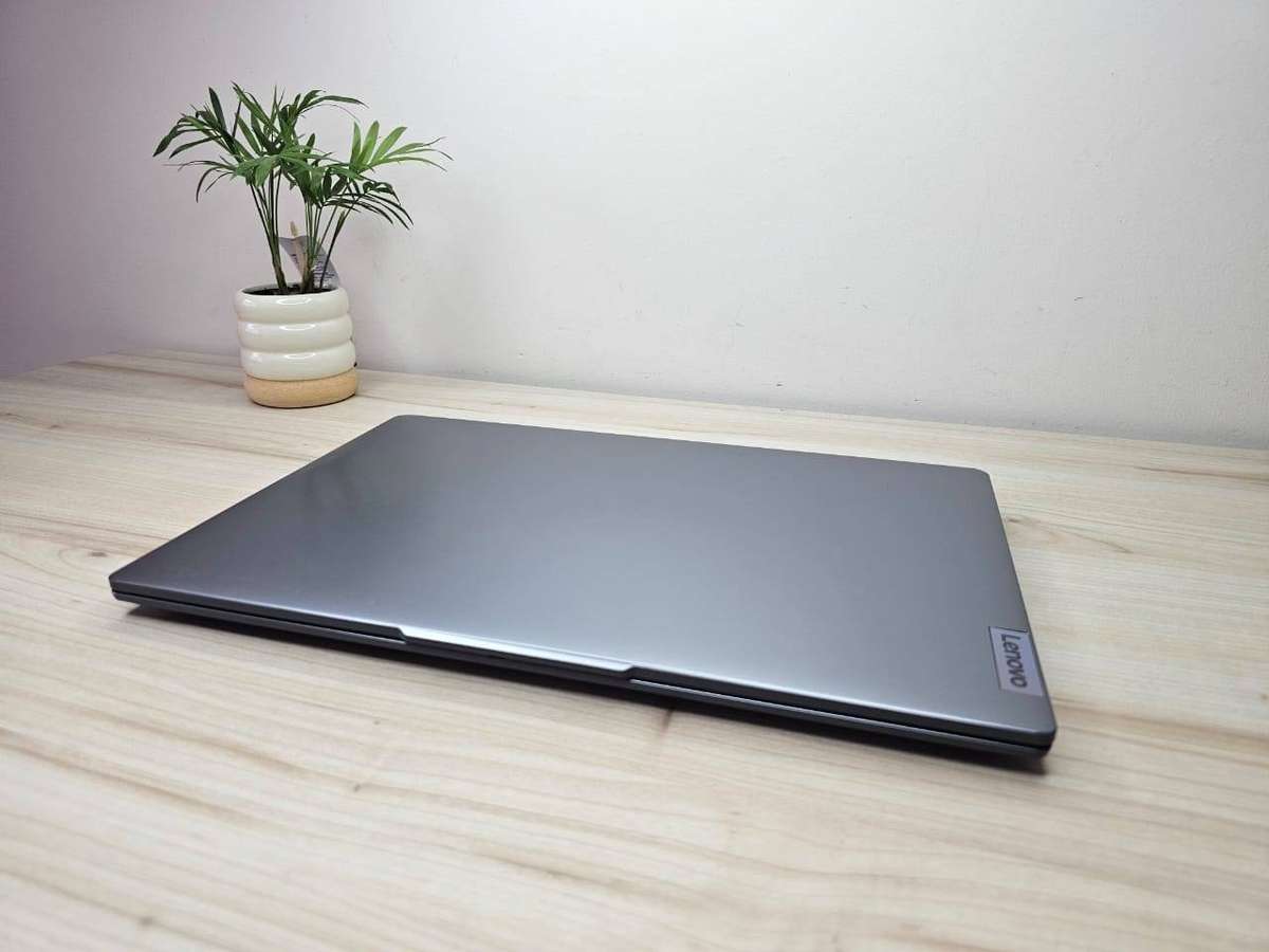 Lenovo IdeaPad slim 3  12th Gen Intel Core i5 8GB RAM 512gb ssd