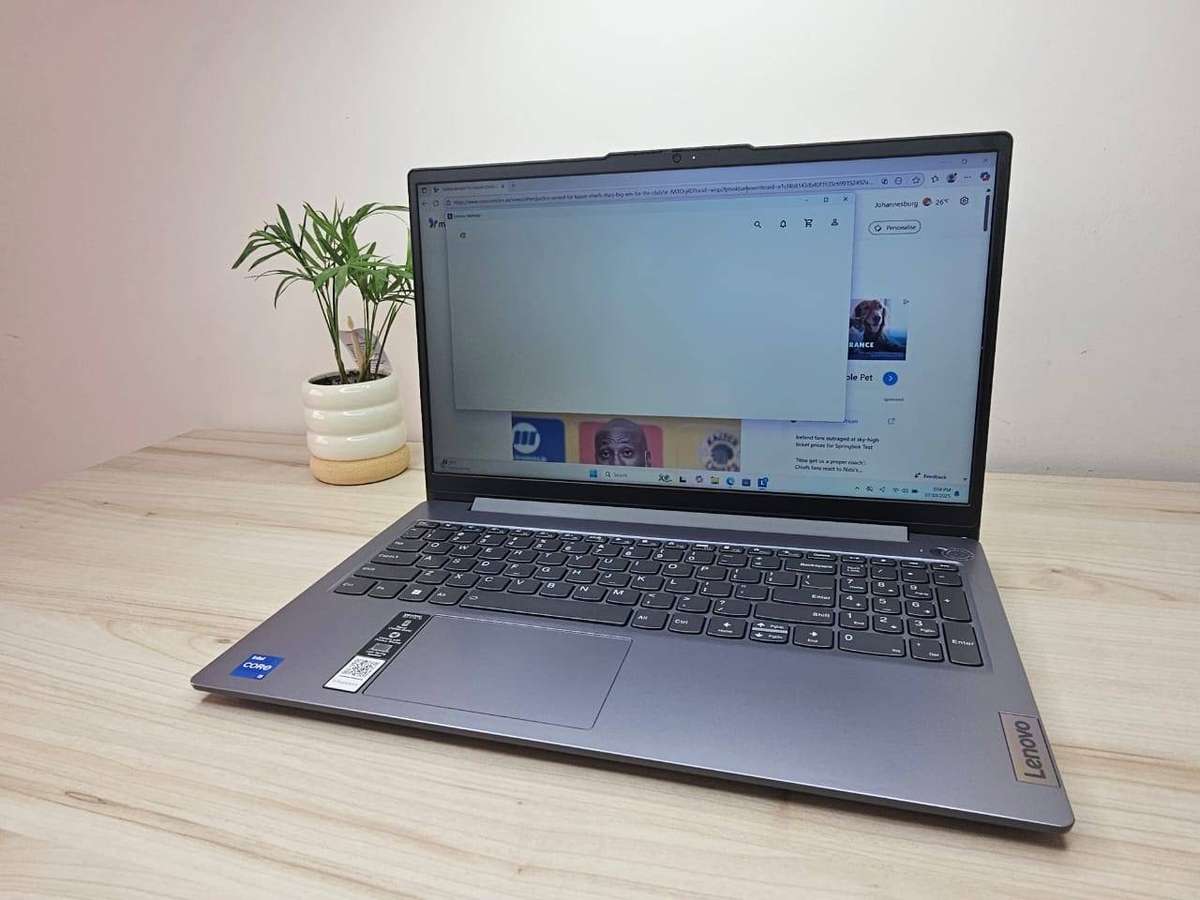 Lenovo IdeaPad slim 3  12th Gen Intel Core i5 8GB RAM 512gb ssd