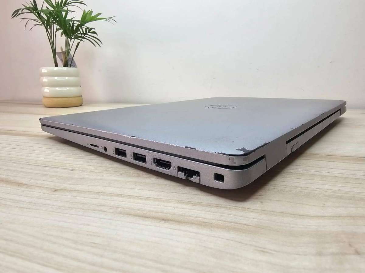 Dell Latitude 5520 Intel Iris Xe Graphics i5, 11th Gen  8GB 256GBssd