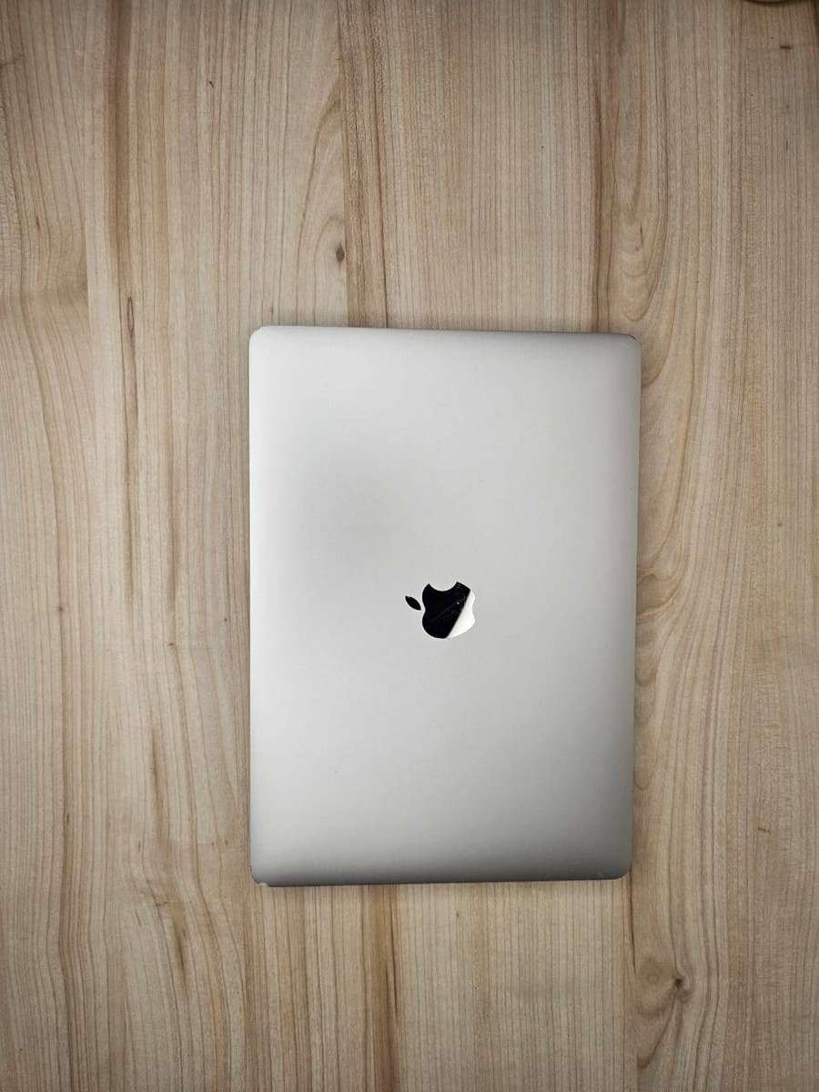 2019 Apple MacBook Pro 13' | Core i5, 8GB Ram, 500GB SSD | Touch bar