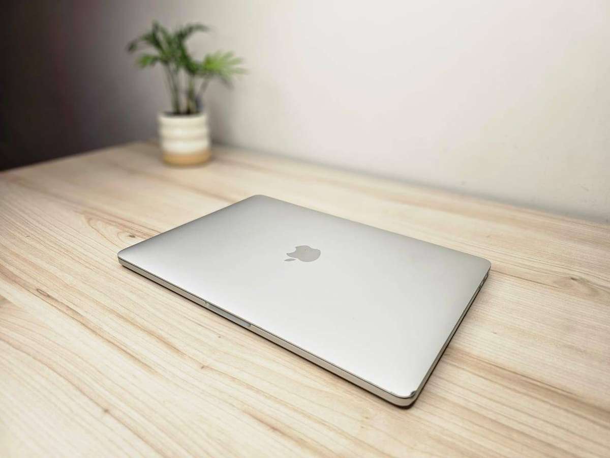 2019 Apple MacBook Pro 13' | Core i5, 8GB Ram, 500GB SSD | Touch bar