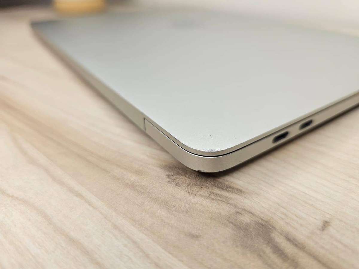 2019 Apple MacBook Pro 13' | Core i5, 8GB Ram, 500GB SSD | Touch bar