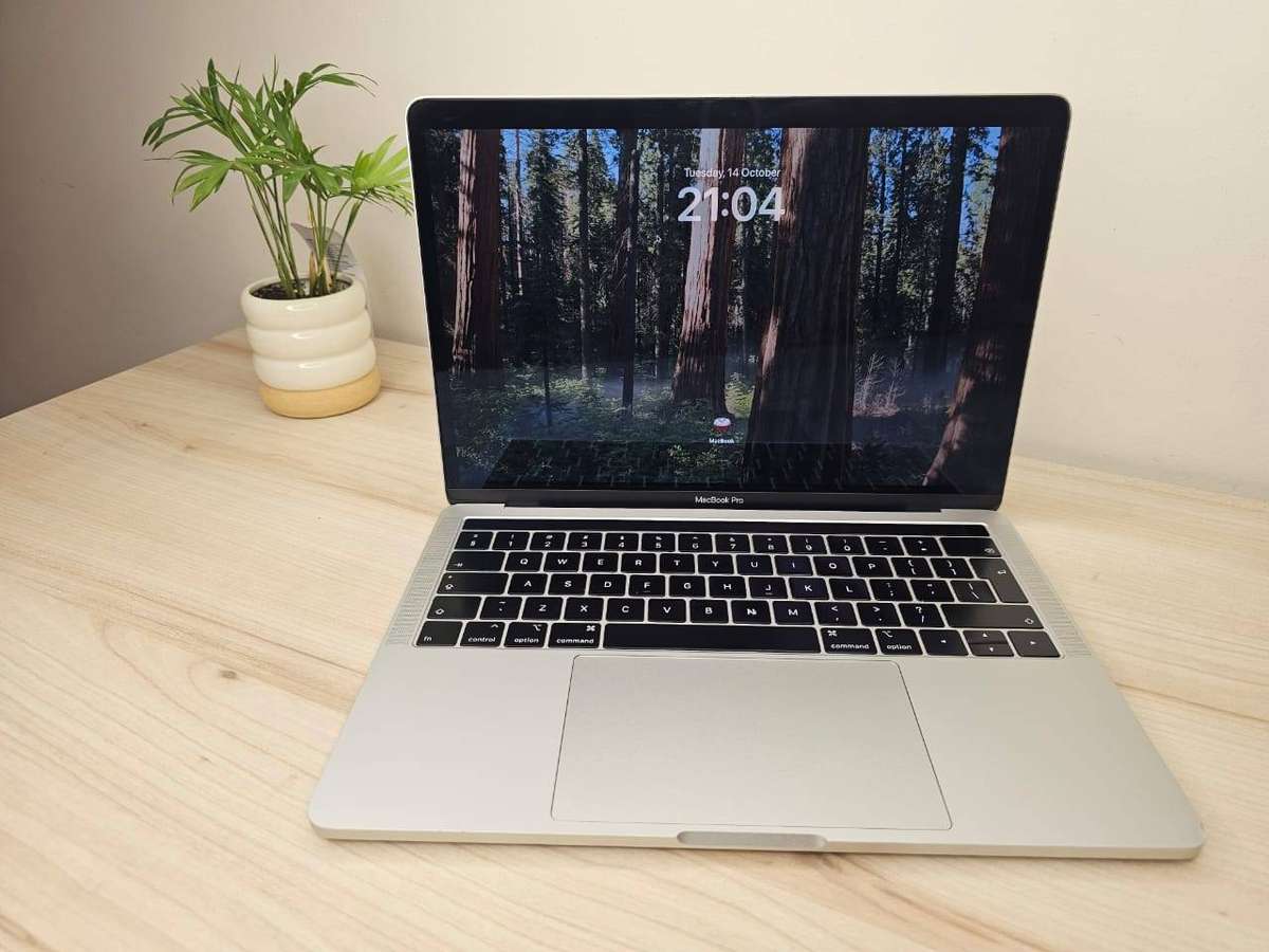 2019 Apple MacBook Pro 13' | Core i5, 8GB Ram, 500GB SSD | Touch bar
