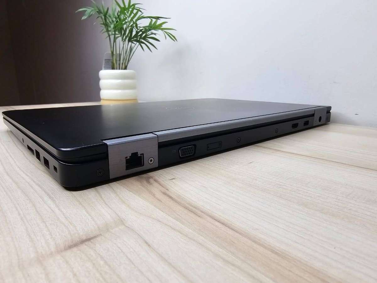 Dell Latitude E5570,  i5-6200@2.3GHz, 8GB RAM, 256GB SSD