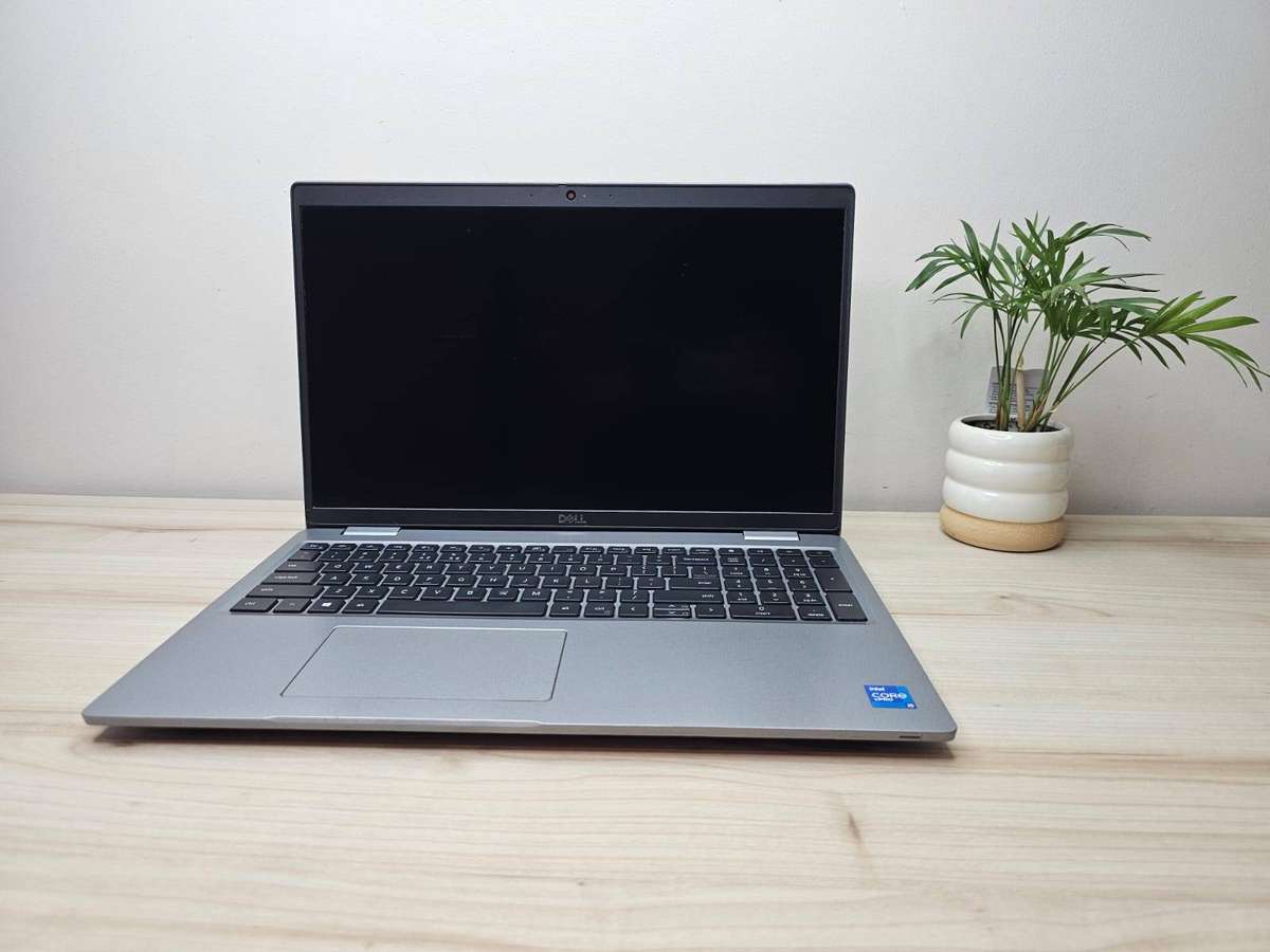 Dell Latitude 5520 Intel Iris Xe Graphics i5, 11th Gen  8GB 256GBssd