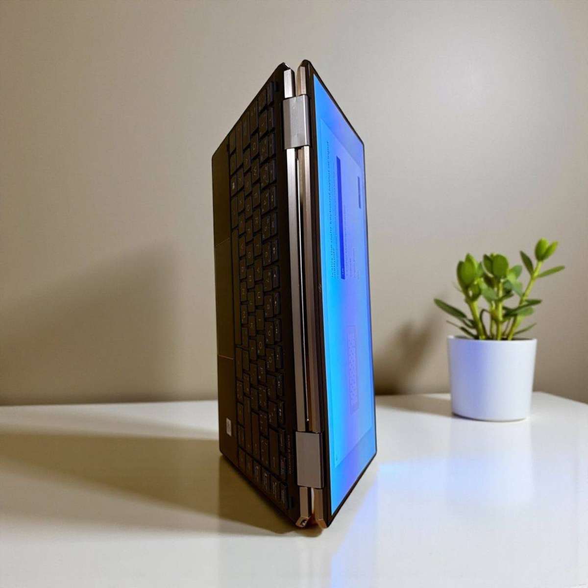 HP Spectre x360-13.3" 4K OLED Touch - 10th gen i7-1065G7 - 16GB - 1tbb SSD