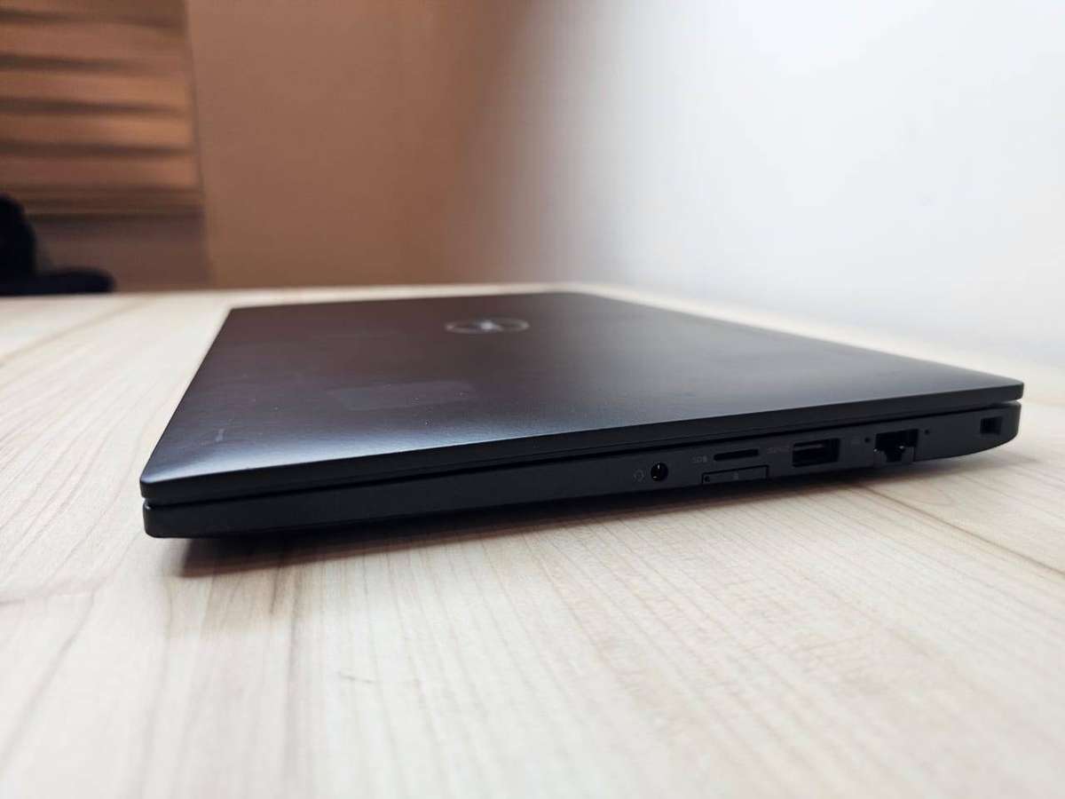 Dell Latitude 7490, 8th Gen i7-8650U, 8gb ram 256gb  nvme ssd 14` fhd display new batt