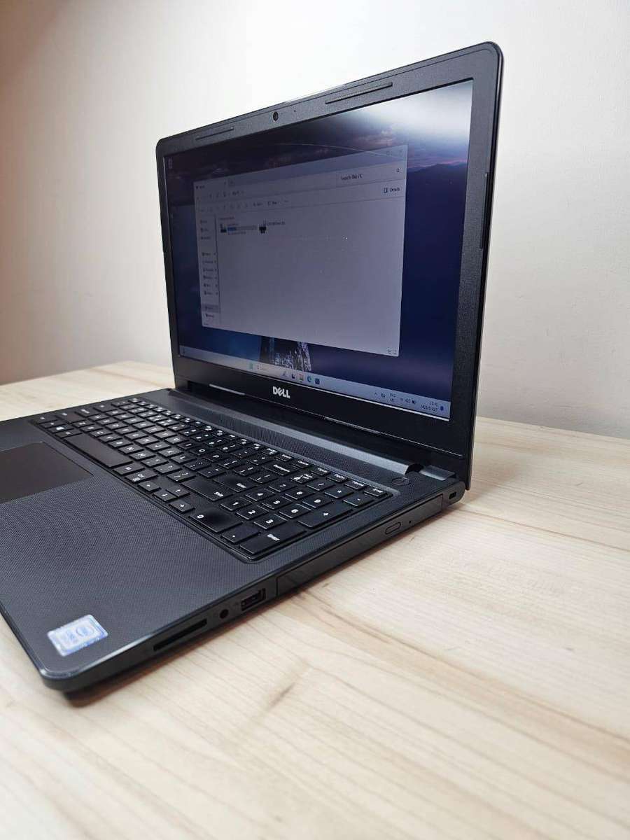 Dell Vostro 15 3568 core i5 7th gen 8gb ram 128gb ssd new batt