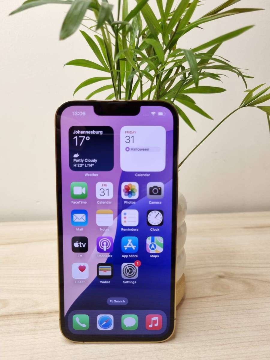 I phone 13 pro 256 gb 100% battery health