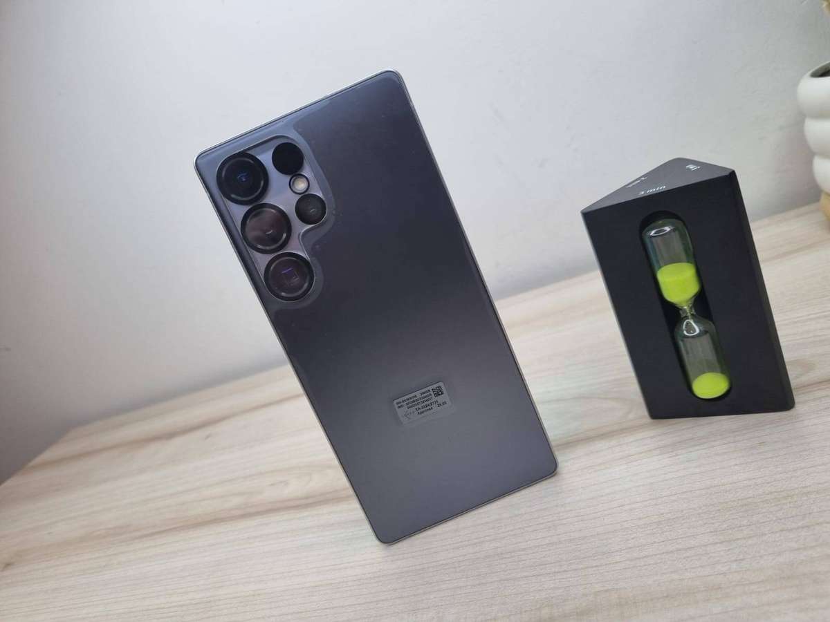 Samsung Galaxy S25 Ultra 256GB Smartphone