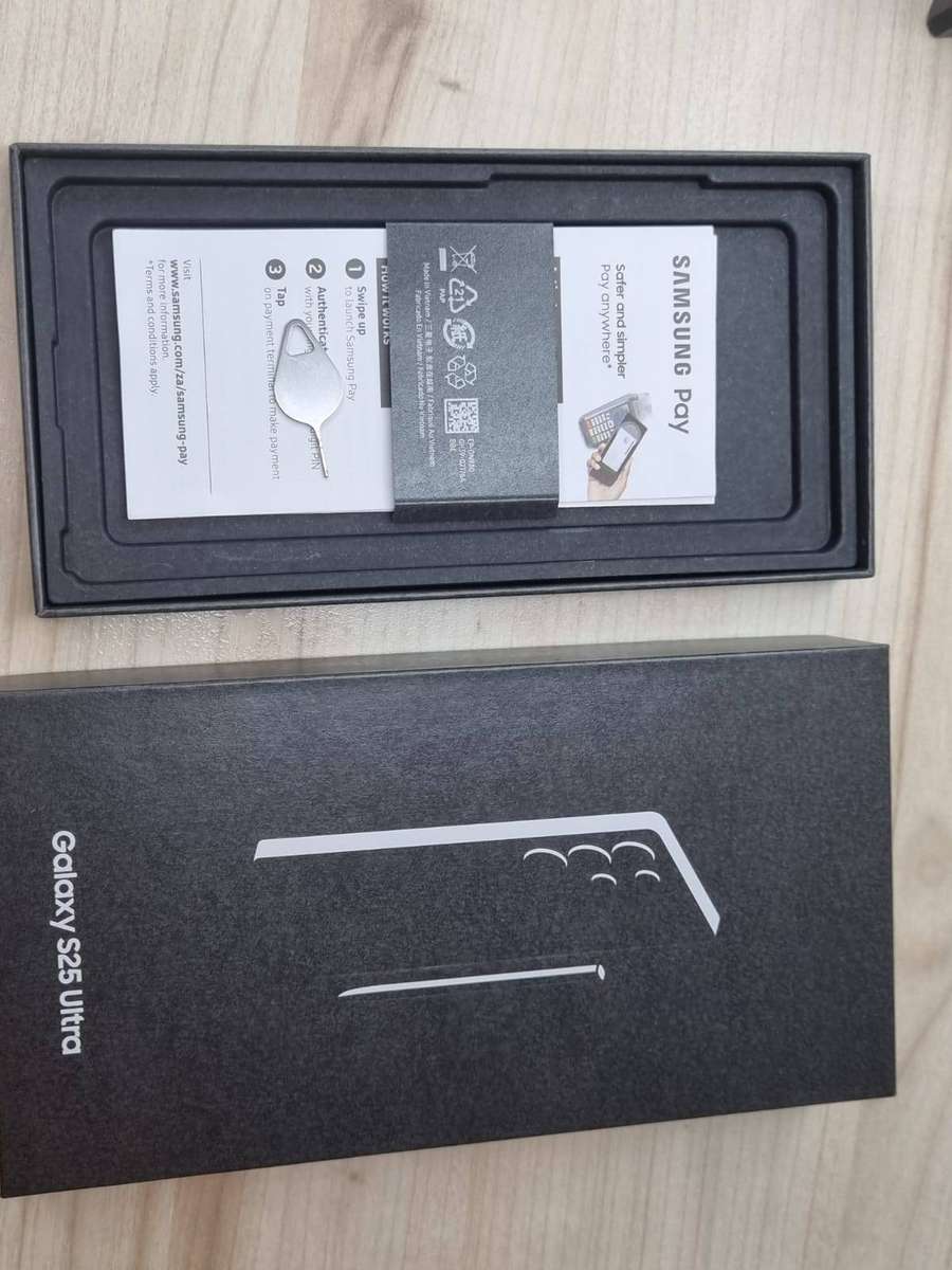 Samsung Galaxy S25 Ultra 256GB Smartphone