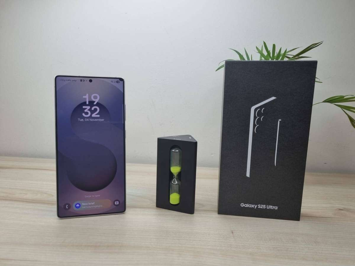 Samsung Galaxy S25 Ultra 256GB Smartphone