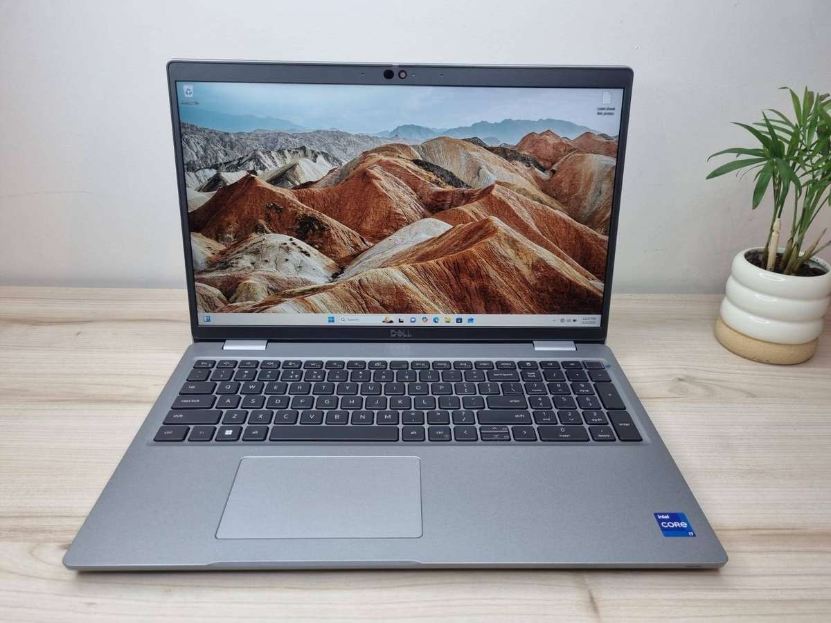 Dell Latitude 5530 15.6-inch Core i7-1265U 16GB RAM 512GB SSD Win 11 Pro Laptop