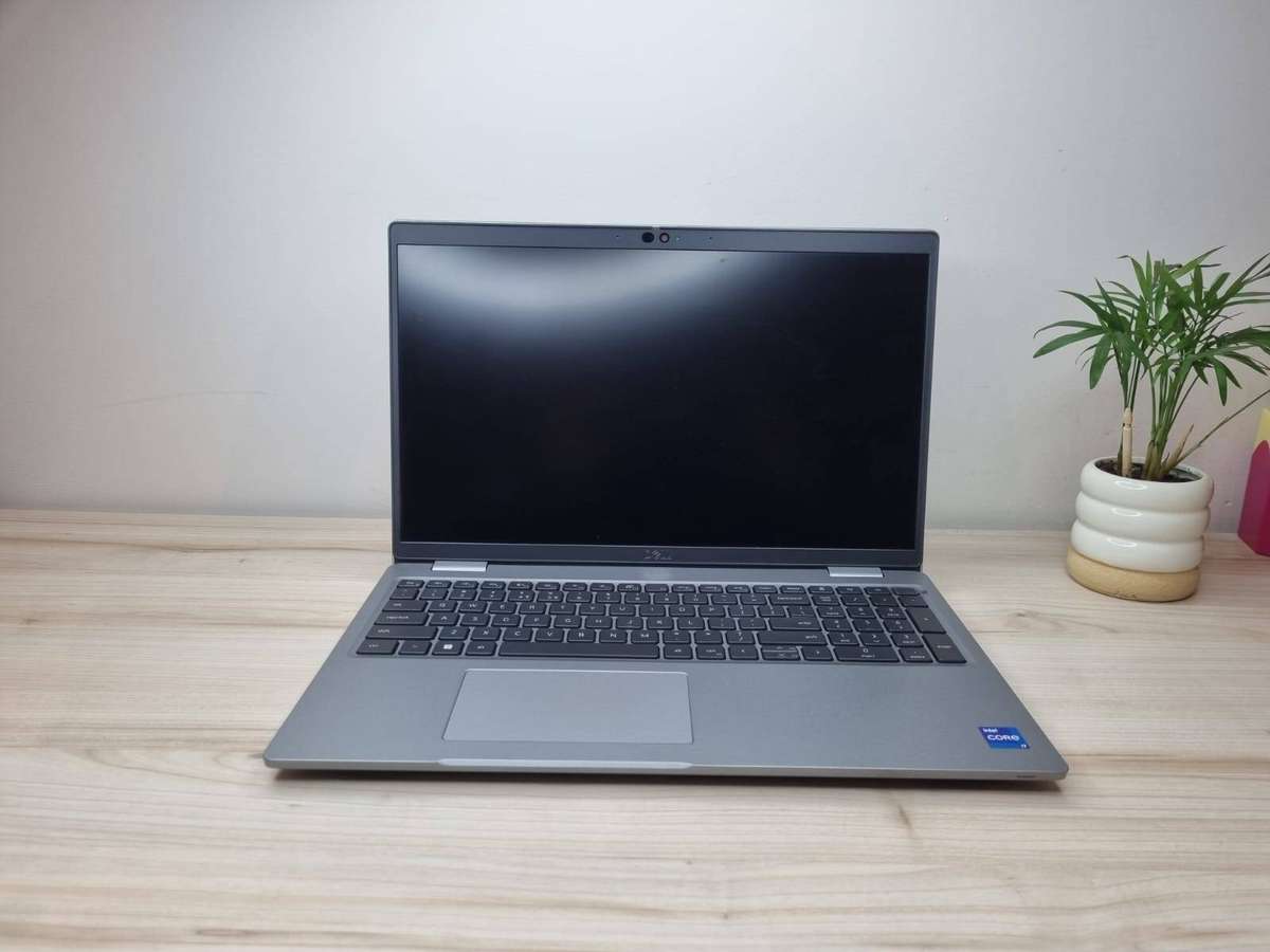 Dell Latitude 5530 15.6-inch Core i7-1265U 16GB RAM 512GB SSD Win 11 Pro Laptop