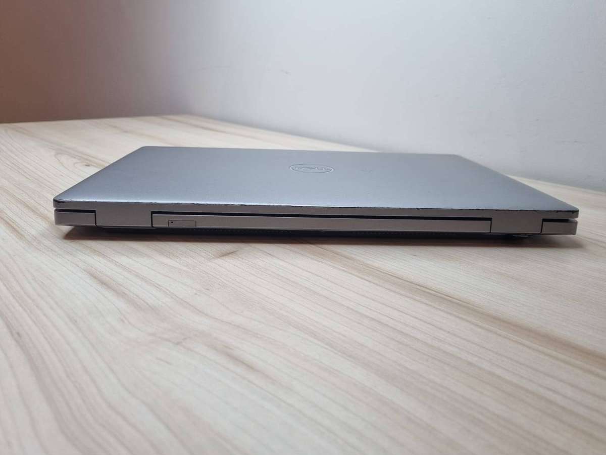 Dell Latitude 5520 Intel Iris Xe Graphics i7 11th Gen  16GB 512GBssd 15.6''